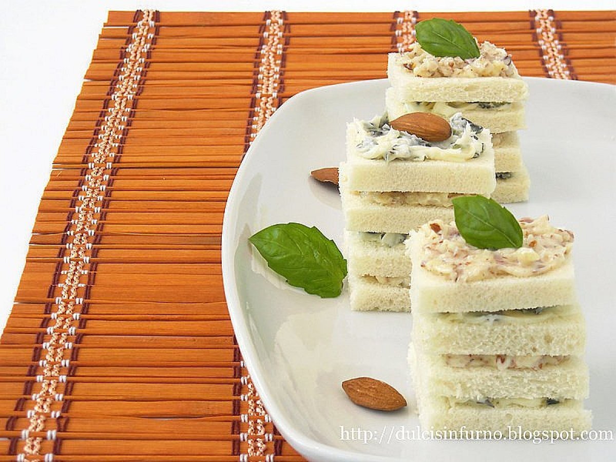 Tartine al Basilico e Mandorle