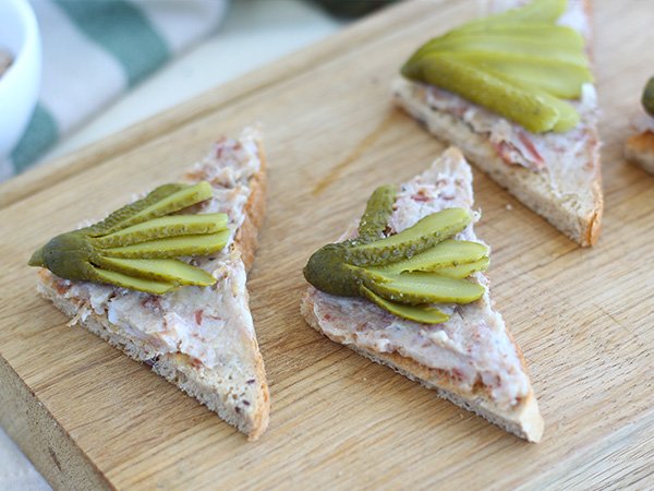 Tartine con paté e cetriolini, foto 2