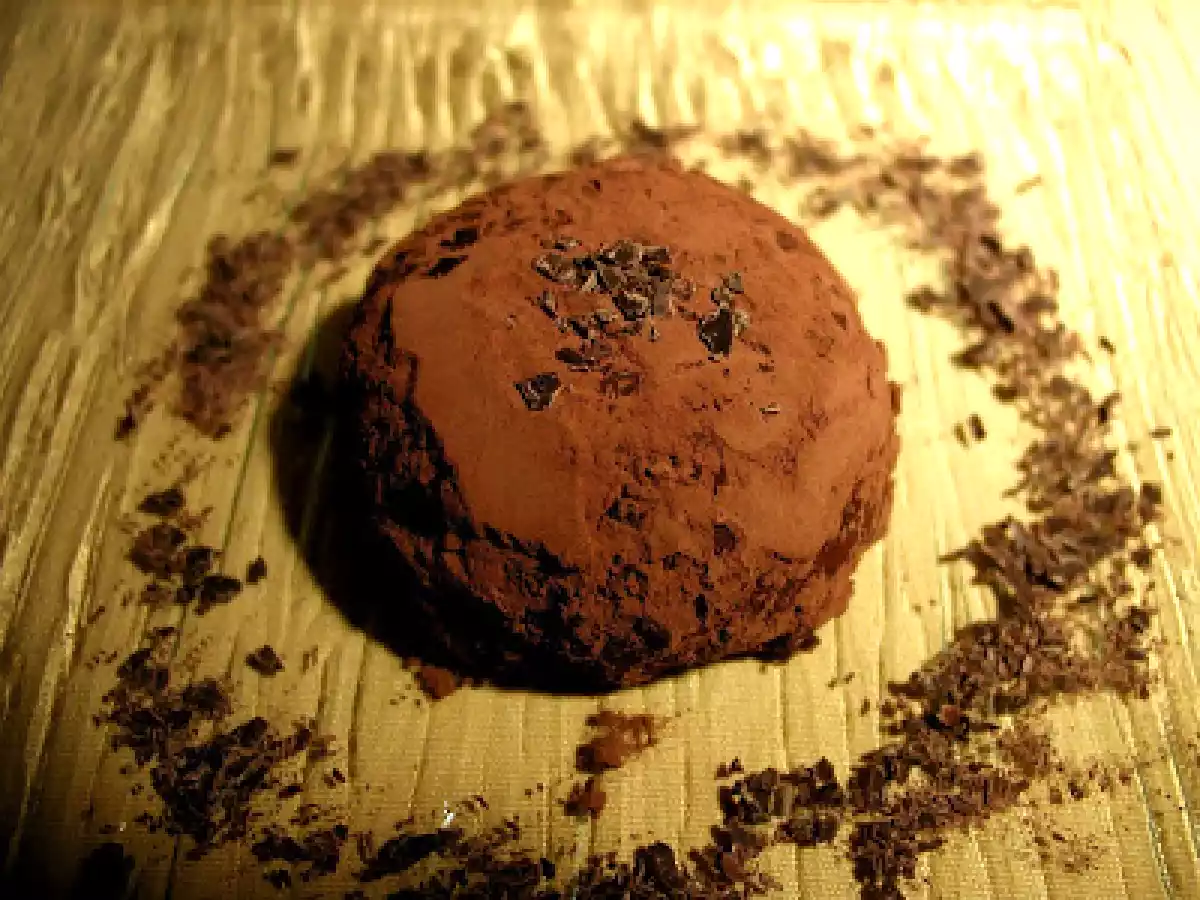 Tartufi al cioccolato con ripieno di zabaglione al caffè