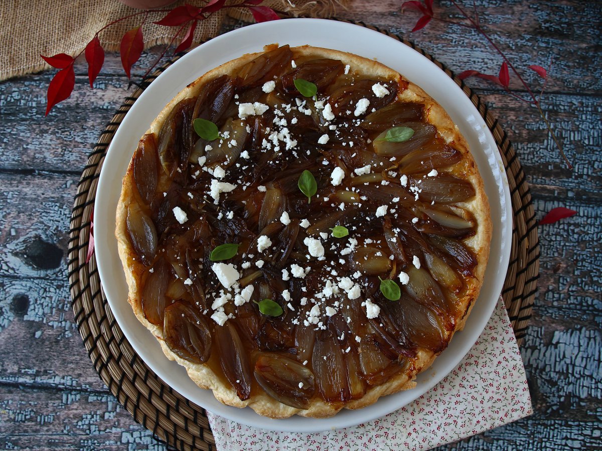 Tatin di scalogni e feta, un'irresistibile idea aperitivo - foto 2