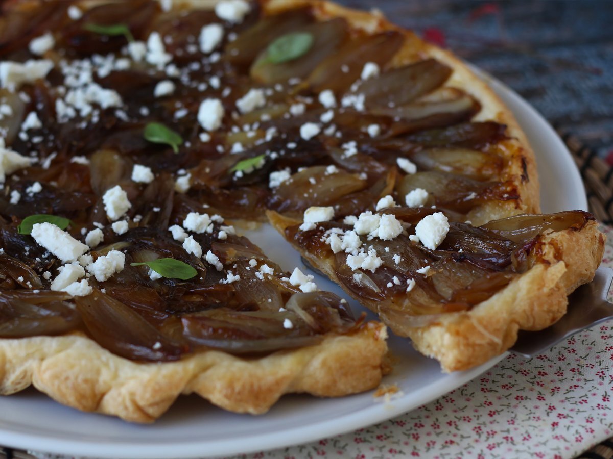 Tatin di scalogni e feta, un'irresistibile idea aperitivo - foto 3