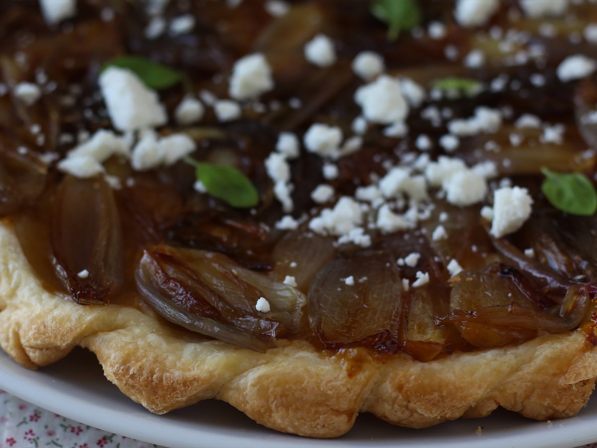 Tatin di scalogni e feta, un'irresistibile idea aperitivo - foto 8