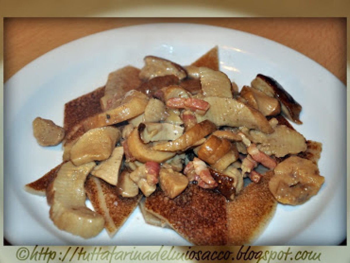 Testaroli con funghi porcini