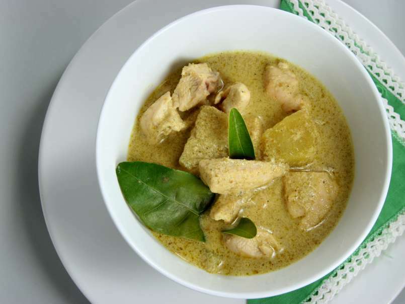 THAI GREEN CURRY (WITH CHICKEN)