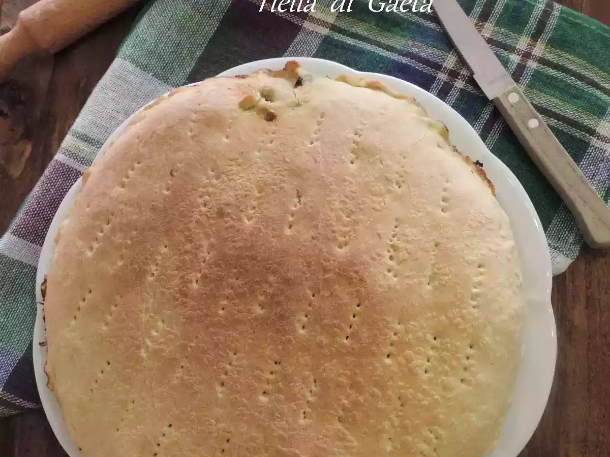 Tiella con polpo e patate di Gaeta