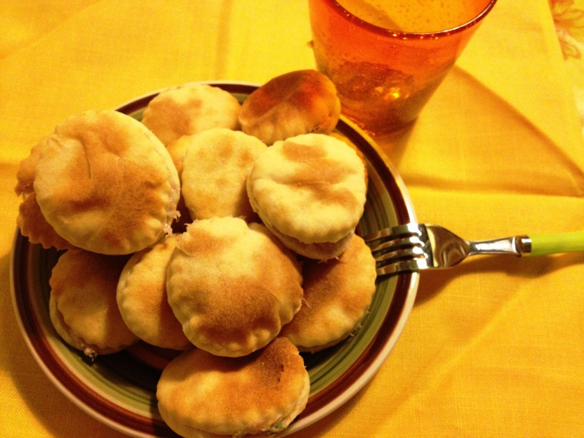 Tigelle con lardo, rosmarino e miele