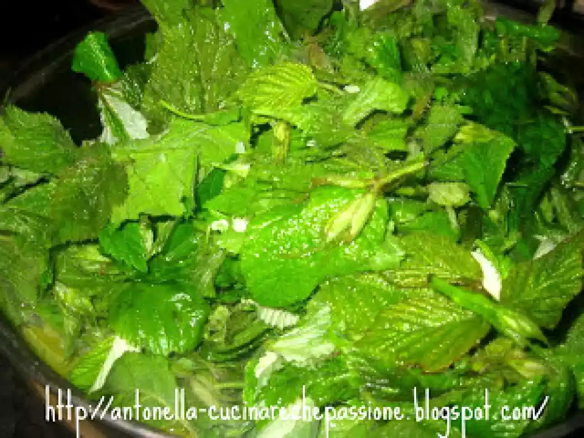 Timballini con germogli di rovo e petali di rosa rossa - foto 10