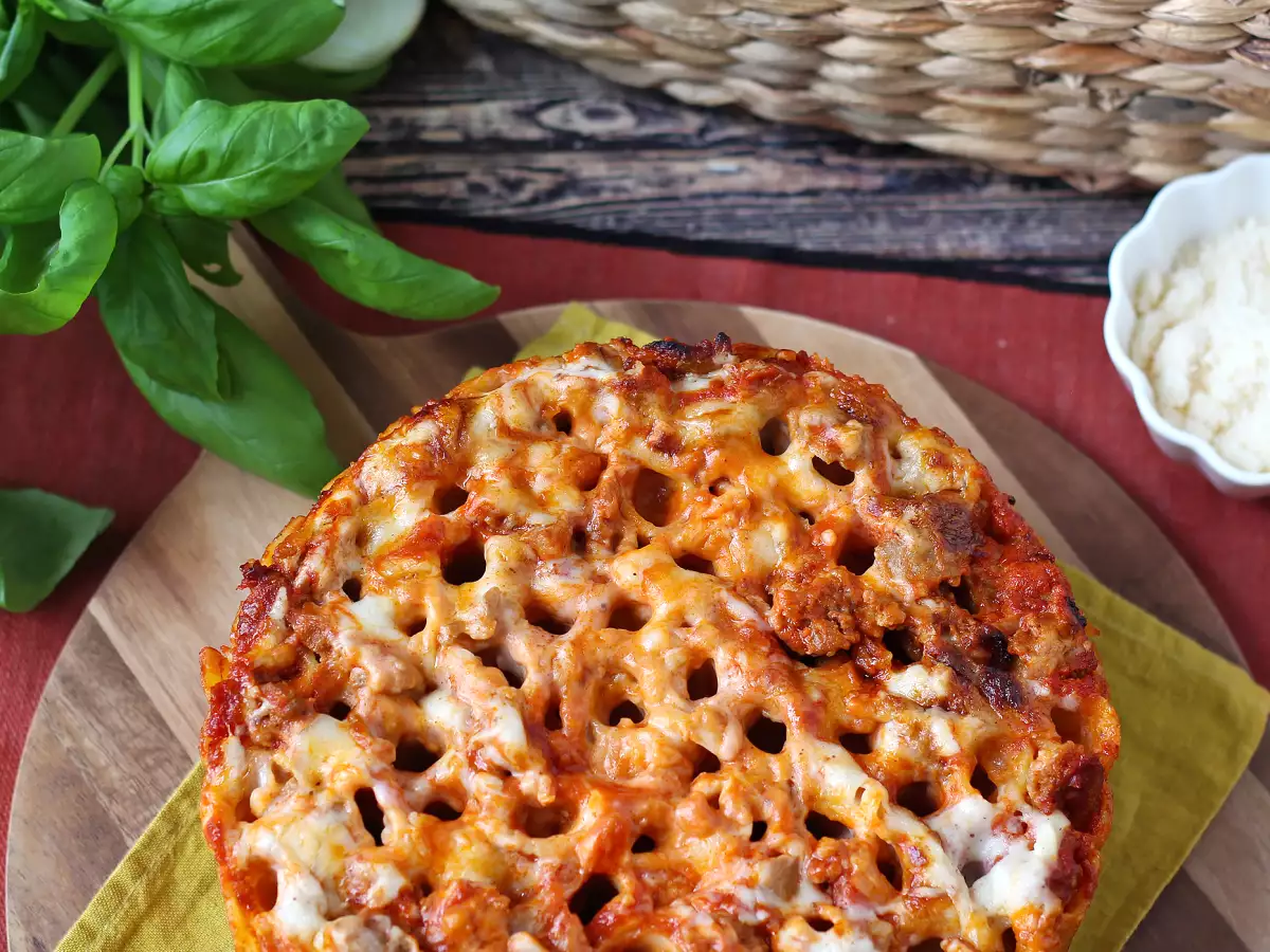 Timballo di rigatoni al forno con salsiccia, besciamella e mozzarella - foto 3