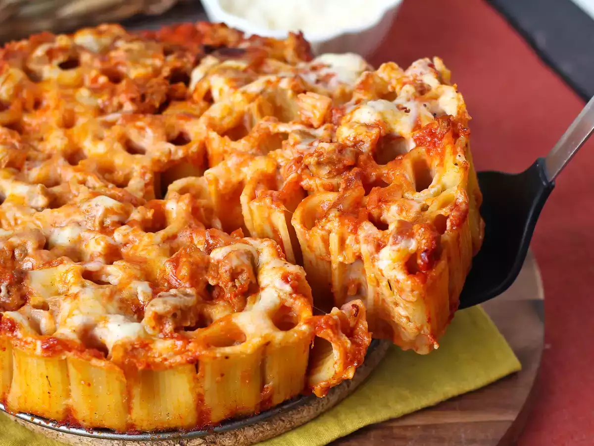 Timballo di rigatoni al forno con salsiccia, besciamella e mozzarella - foto 7