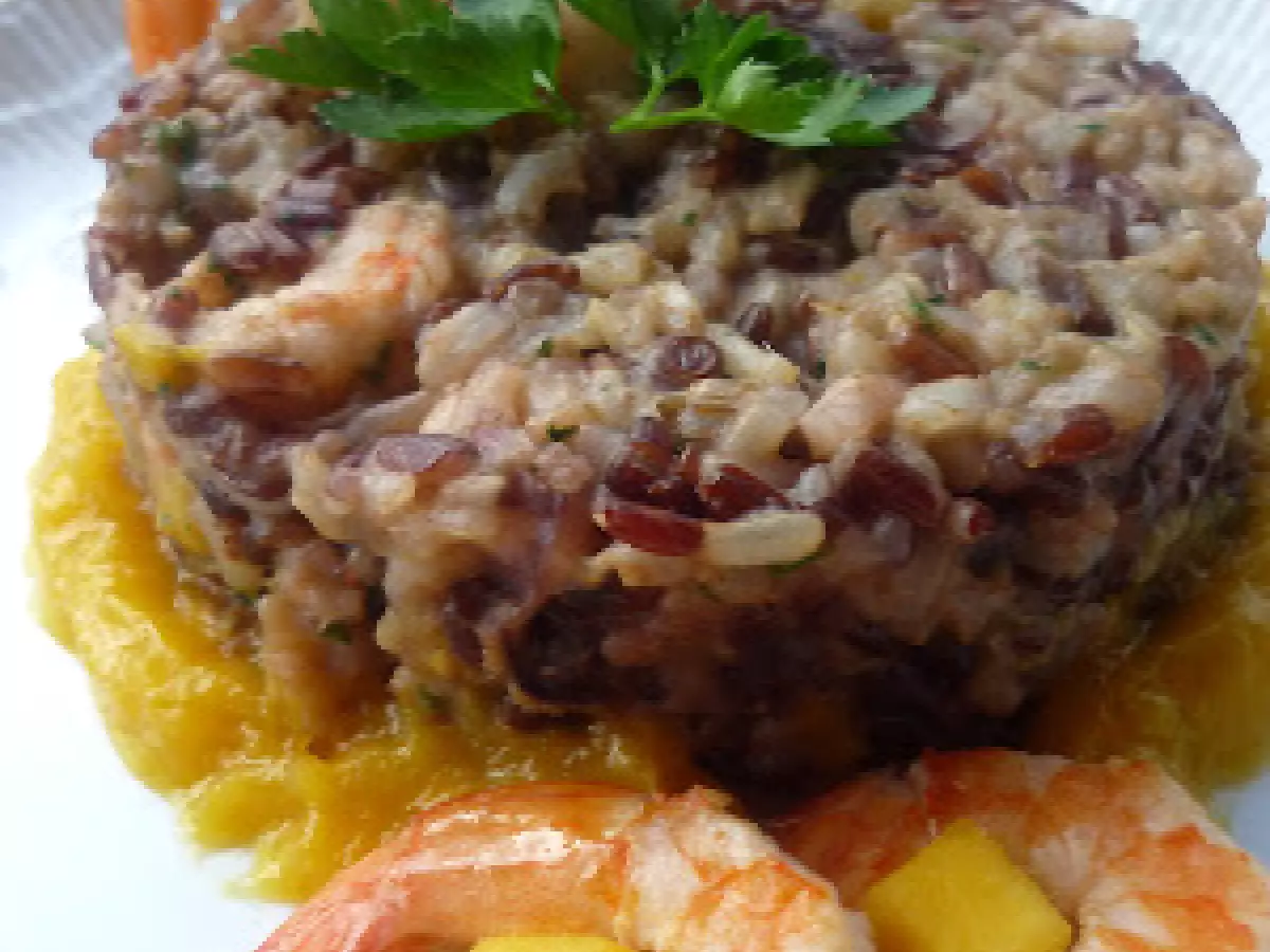 Timballo di riso rustico con riso misto con riso Camargue con calamari, gamberetti e mango - foto 2