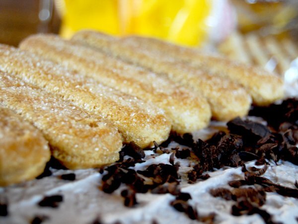 Tiramisù al cioccolato morbido e fresco (senza uova ...