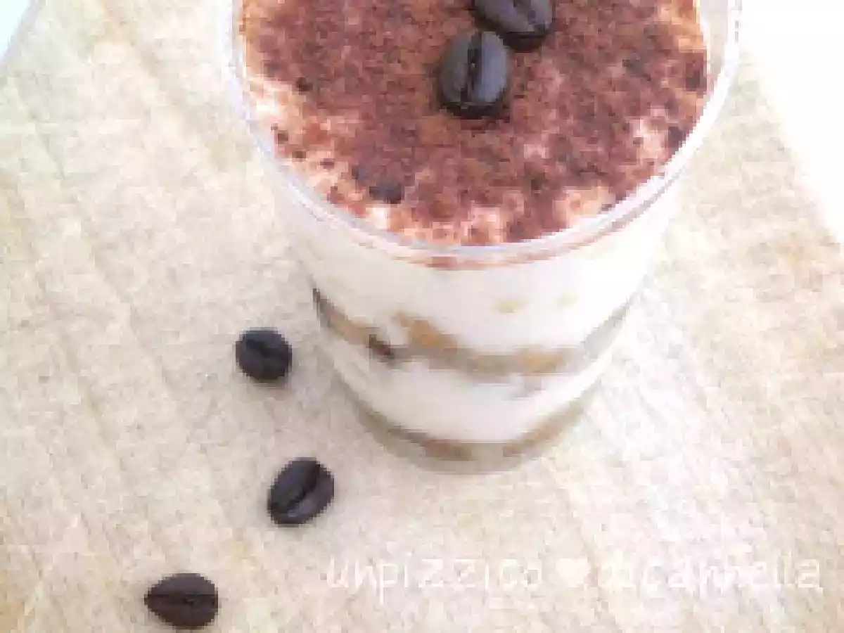 Tiramisù allo Yogurt Senza Uova e Mascarpone