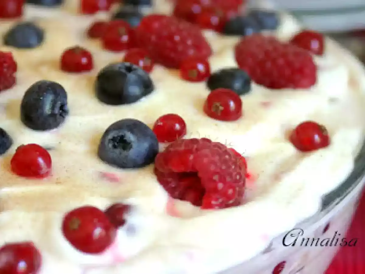 TIRAMISU' CON PHILADELPHIA AI FRUTTI DI BOSCO - foto 3