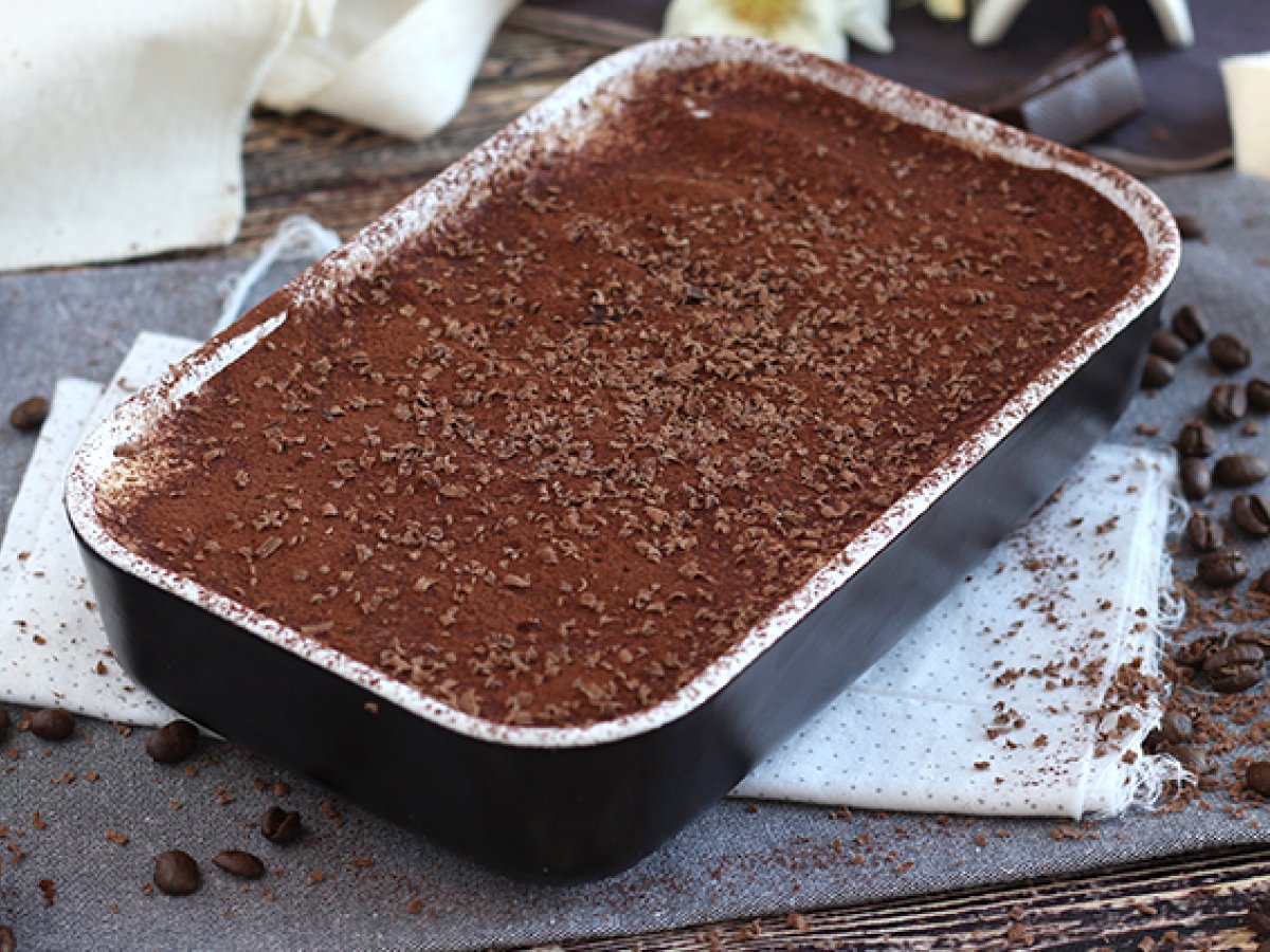 Tiramisù con scaglie di cioccolato