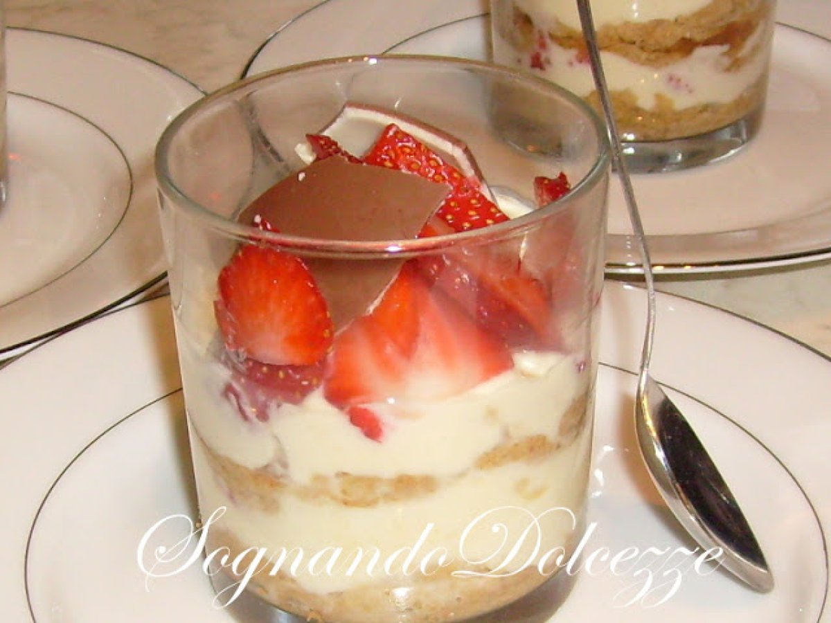 Tiramisù di Fragole nel Bicchiere