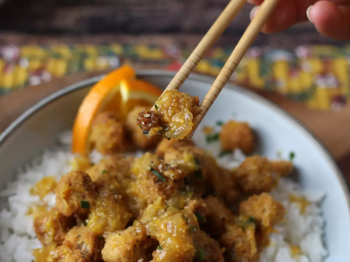 Tofu croccante all'arancia vegetariano con salsa agrodolce