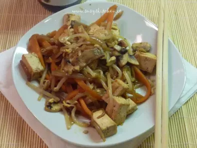 Tofu saltato con germogli di soia e verdure croccanti., foto 2