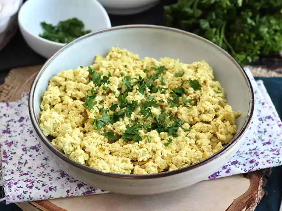 Tofu strapazzato, la ricetta vegana per rimpiazzare le uova nel brunch