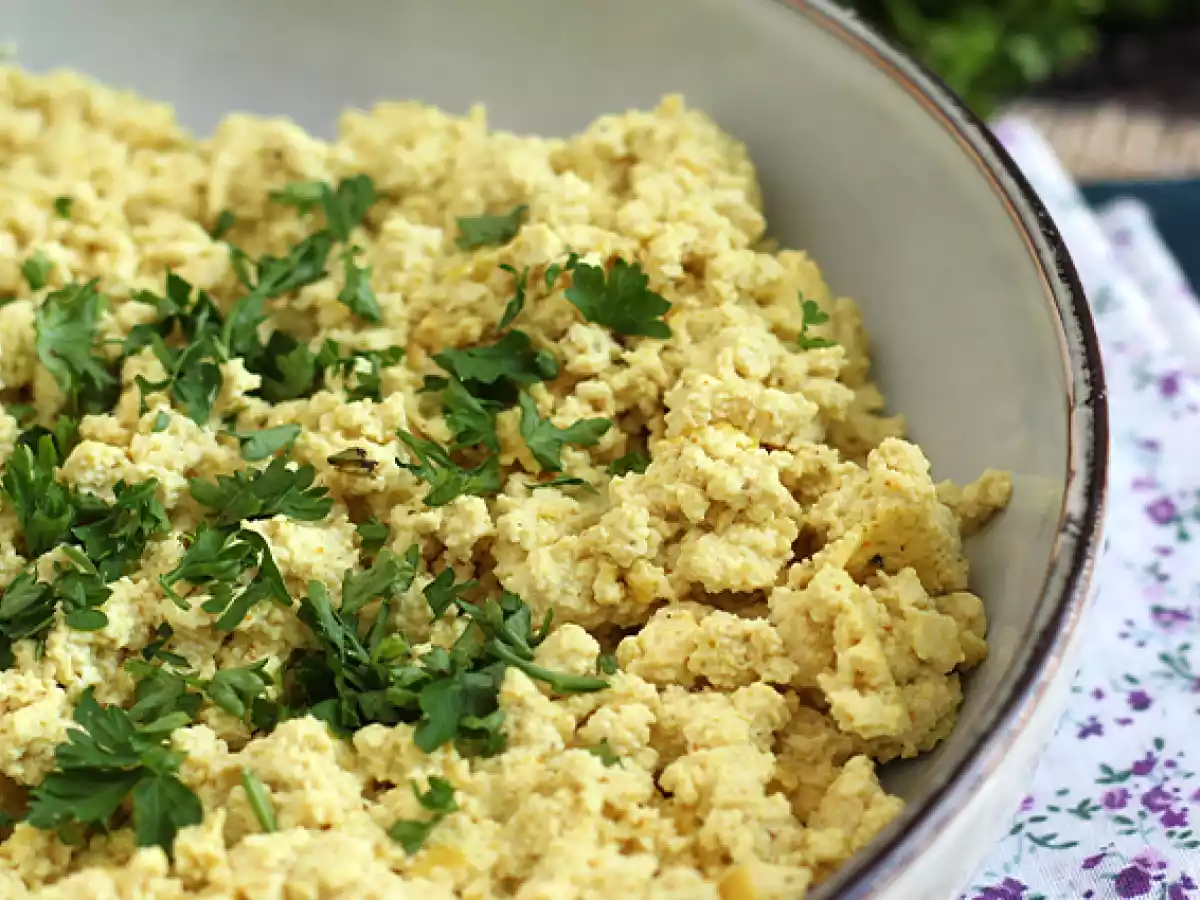 Tofu strapazzato, la ricetta vegana per rimpiazzare le uova nel brunch - foto 2