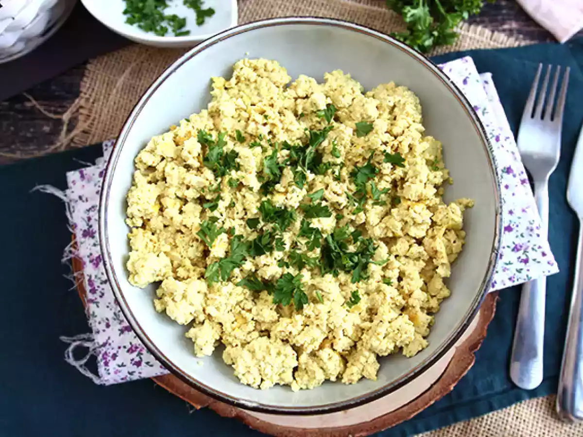 Tofu strapazzato, la ricetta vegana per rimpiazzare le uova nel brunch - foto 4