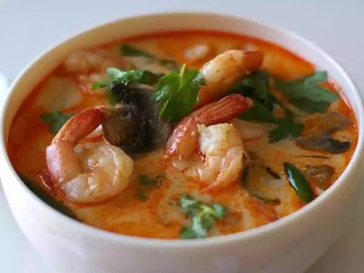 Tom yum kung (zuppa thailandese)