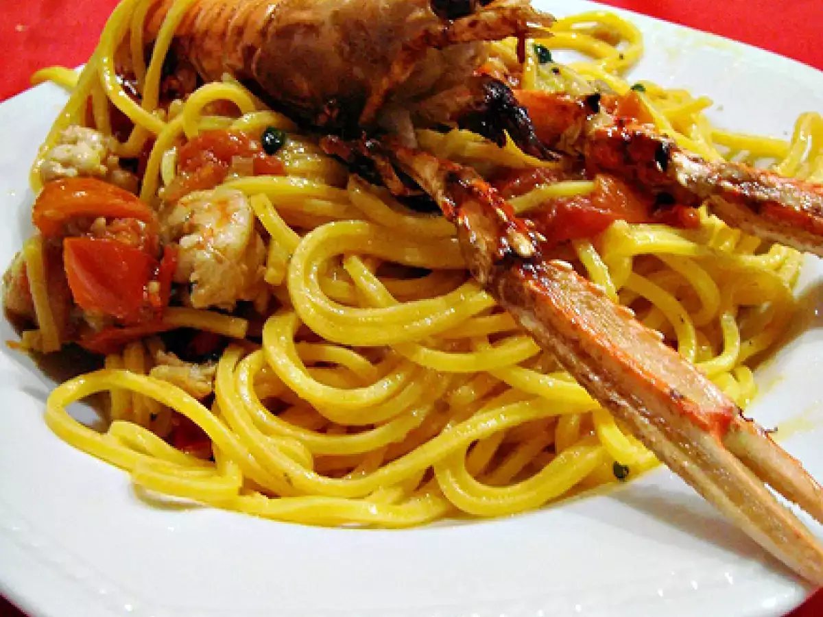Tonnarelli con scampi e melanzane