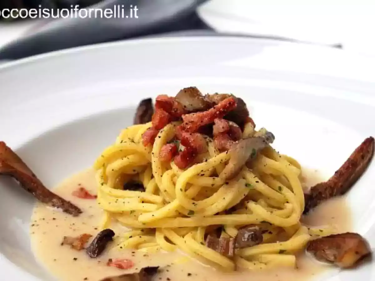 Tonnarelli funghi guanciale e crema di cicerchie