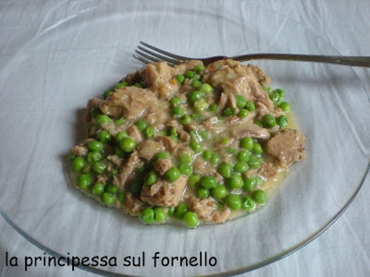 Tonno e piselli in padella