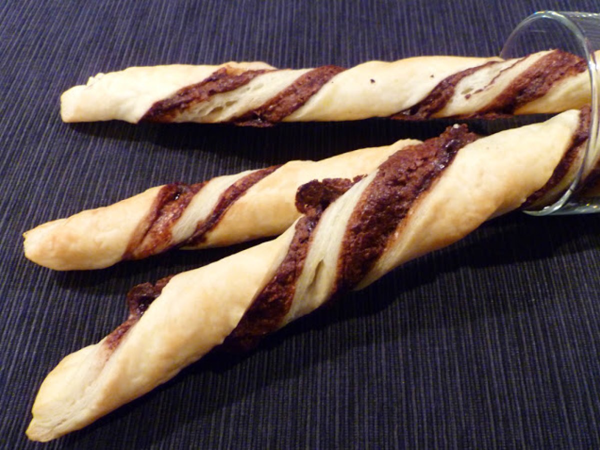 TORCETTI DI SFOGLIA ALLA NUTELLA