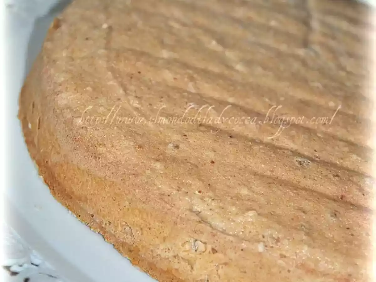 TORTA AGLI ALBUMI E MANDORLE