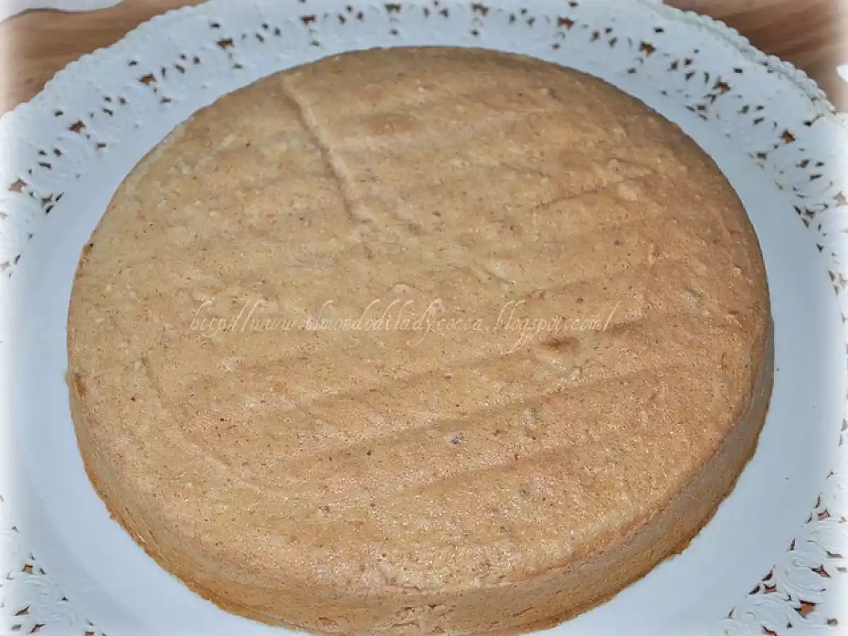 TORTA AGLI ALBUMI E MANDORLE - foto 2
