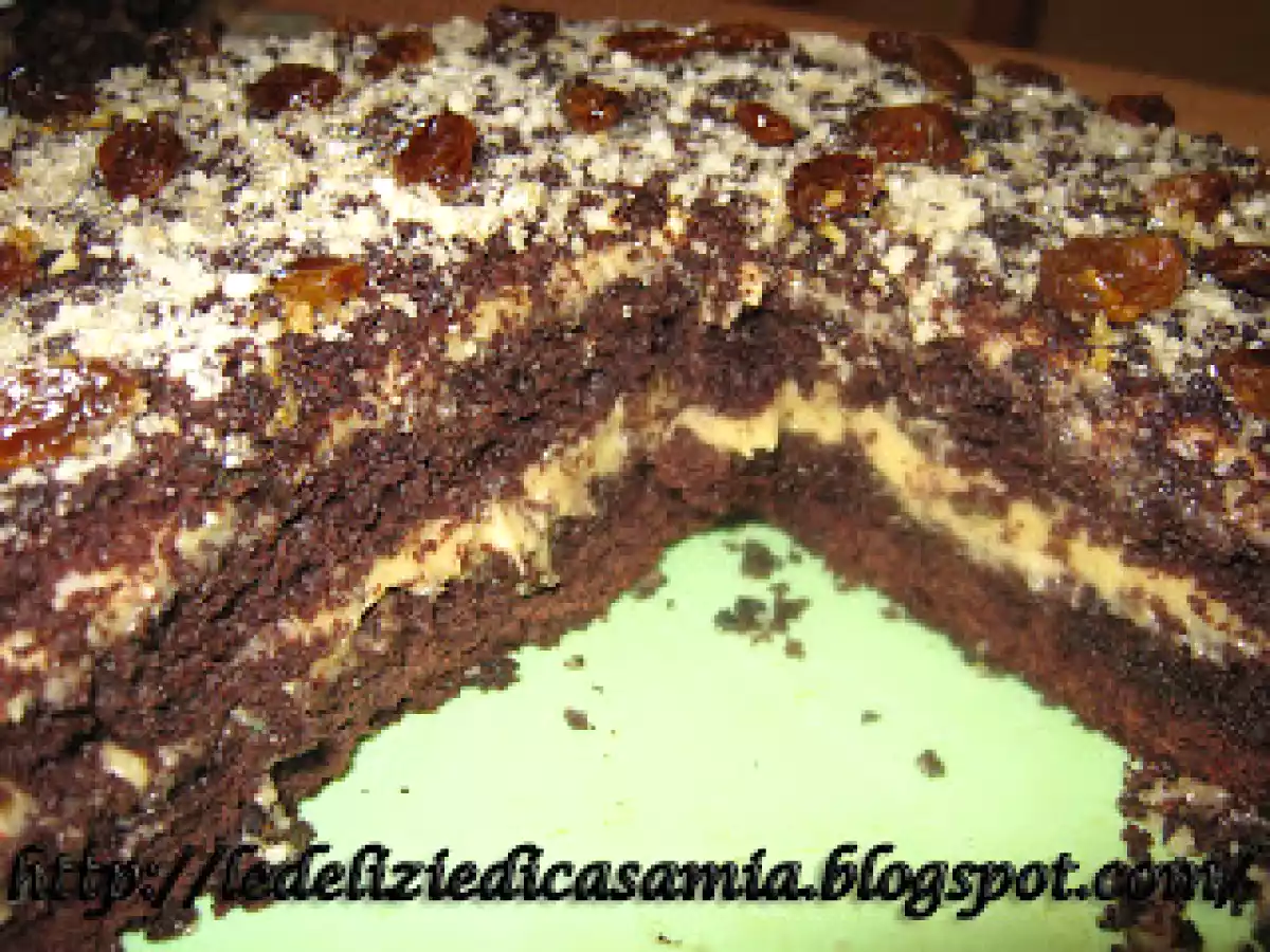 Torta al cacao farcita con crema al vino cotto