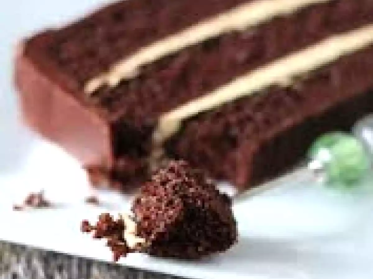 Torta al cioccolato con crema alla vaniglia