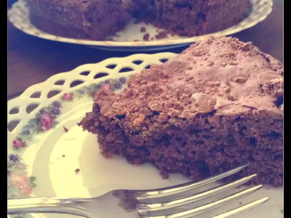 Torta al cioccolato e amaretti sbriciolati