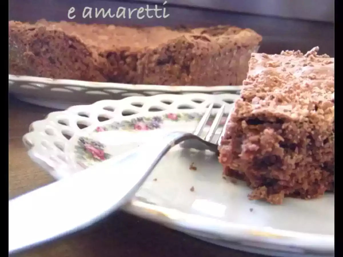 Torta al cioccolato e amaretti sbriciolati - foto 3