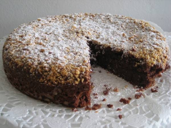 Torta al cioccolato e ricotta con mandorle e nocciole