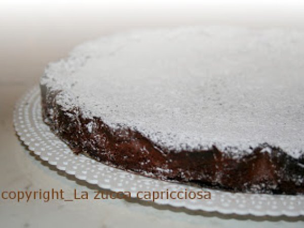 Torta al cioccolato mandorlata