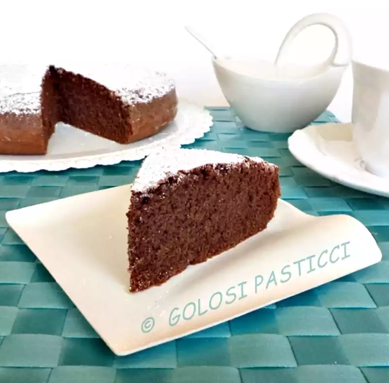 Ricetta torta al latte caldo e cioccolato semplice e veloce
