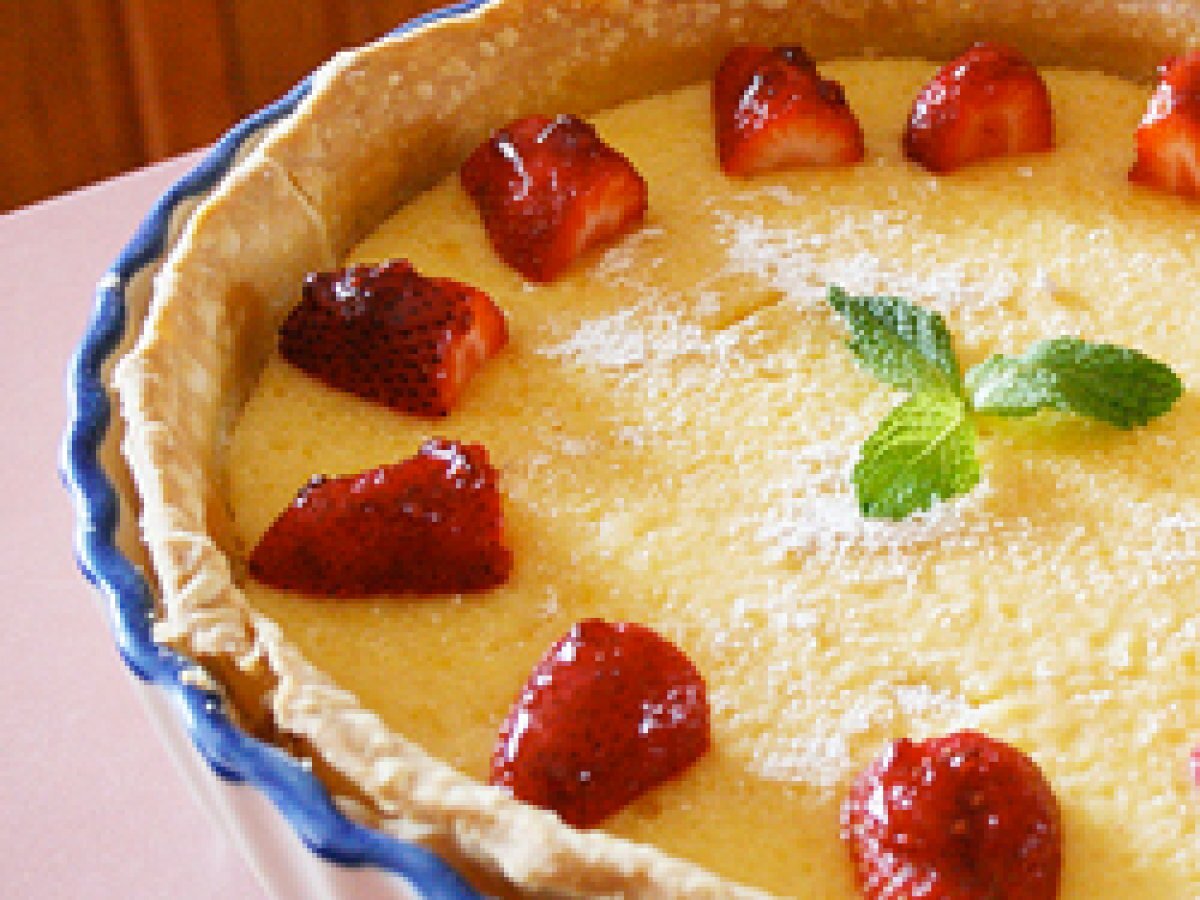 Torta al limone e fragole caramellate
