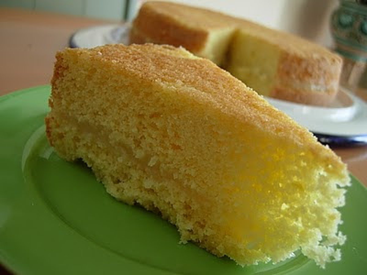 Torta al limone, un classico dolce casalingo.