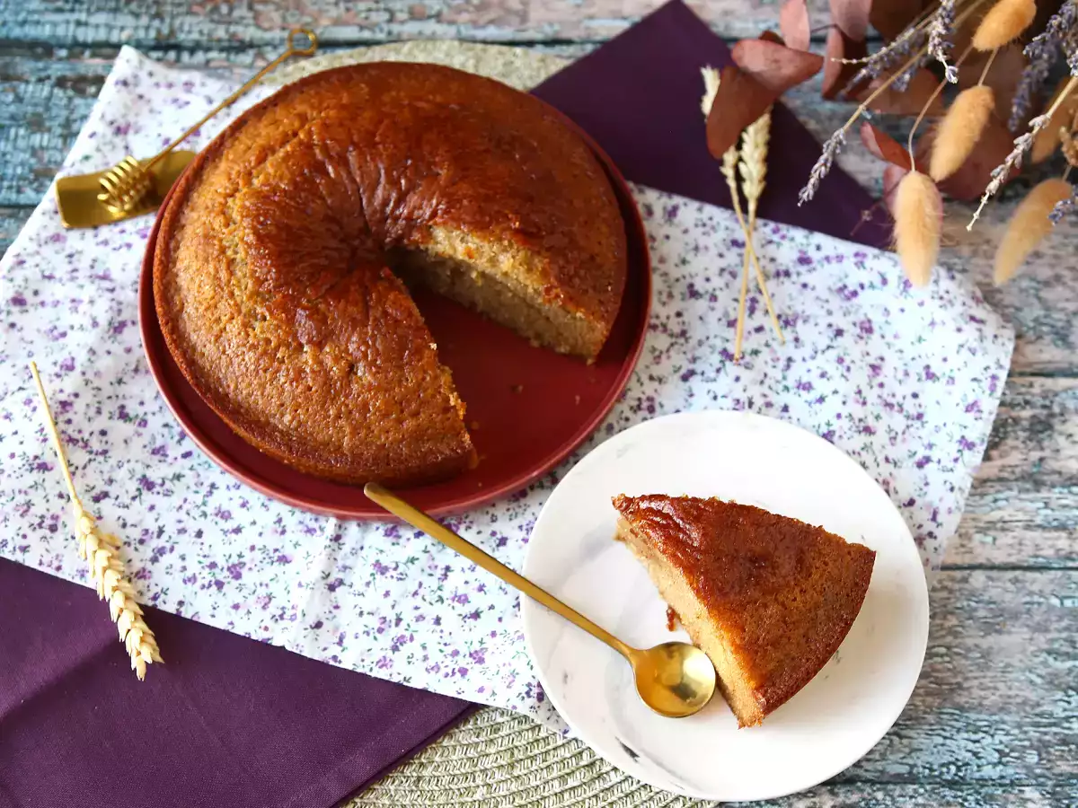 Torta al miele soffice e umida con cannella, facile e senza sbattitore - foto 5