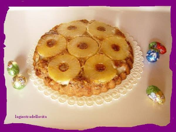 Torta all'ananas caramellato con crema pasticcera