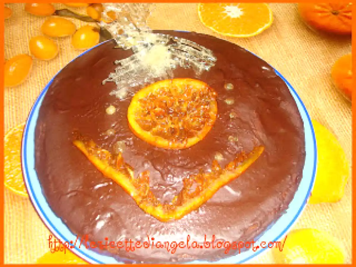 TORTA ALL'ARANCIA CON GLASSA AL CIOCCOLATO.