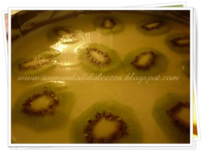 Torta alla mousse di cioccolato bianco con limone e kiwi, foto 2