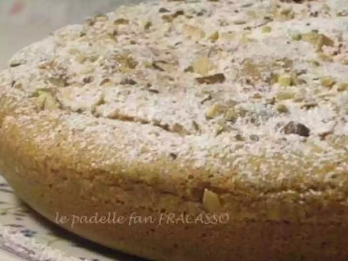 Torta alle mandorle aromatizzata alla vaniglia