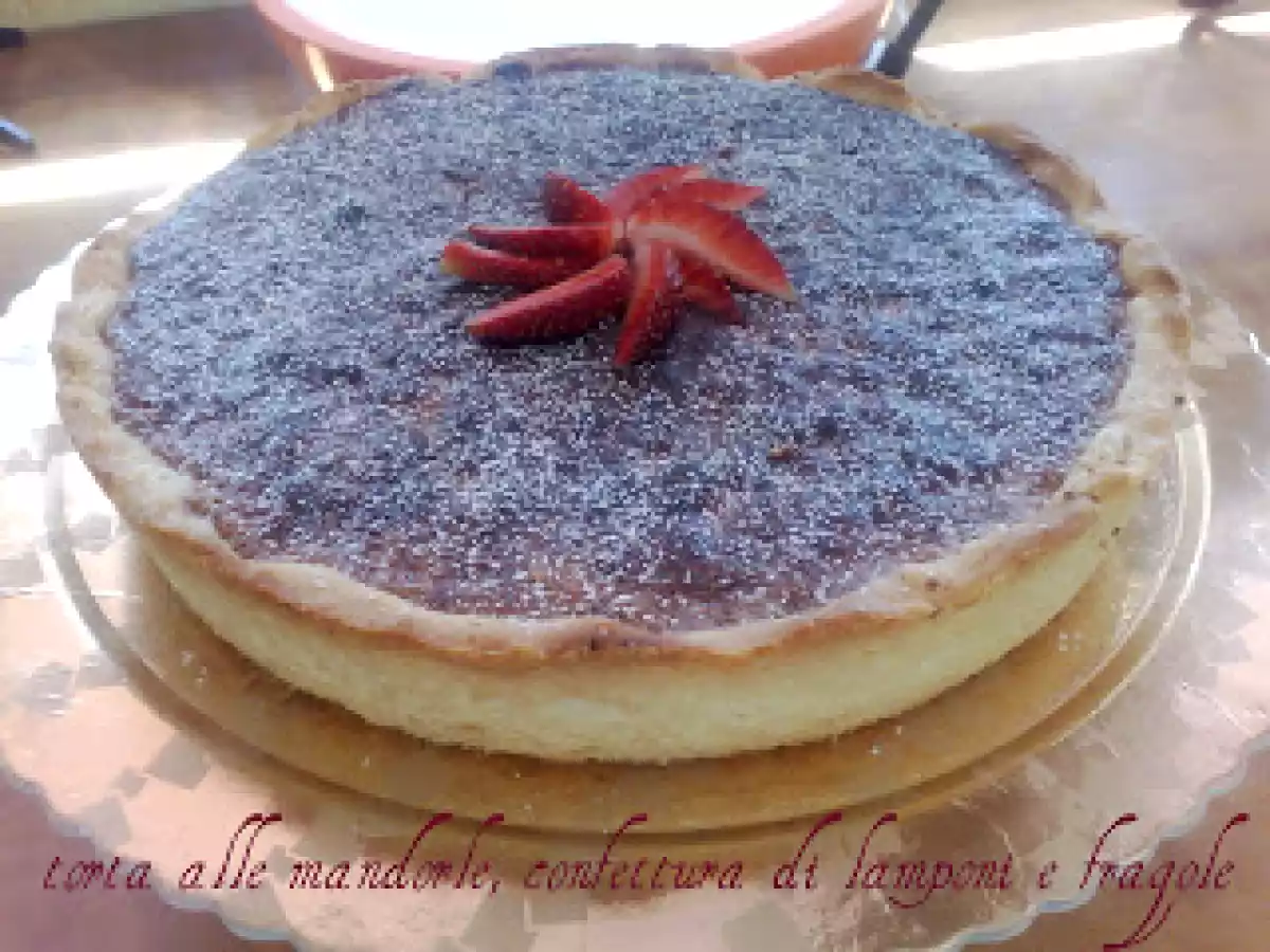 TORTA ALLE MANDORLE, CONFETTURA DI LAMPONI E FRAGOLE - foto 3