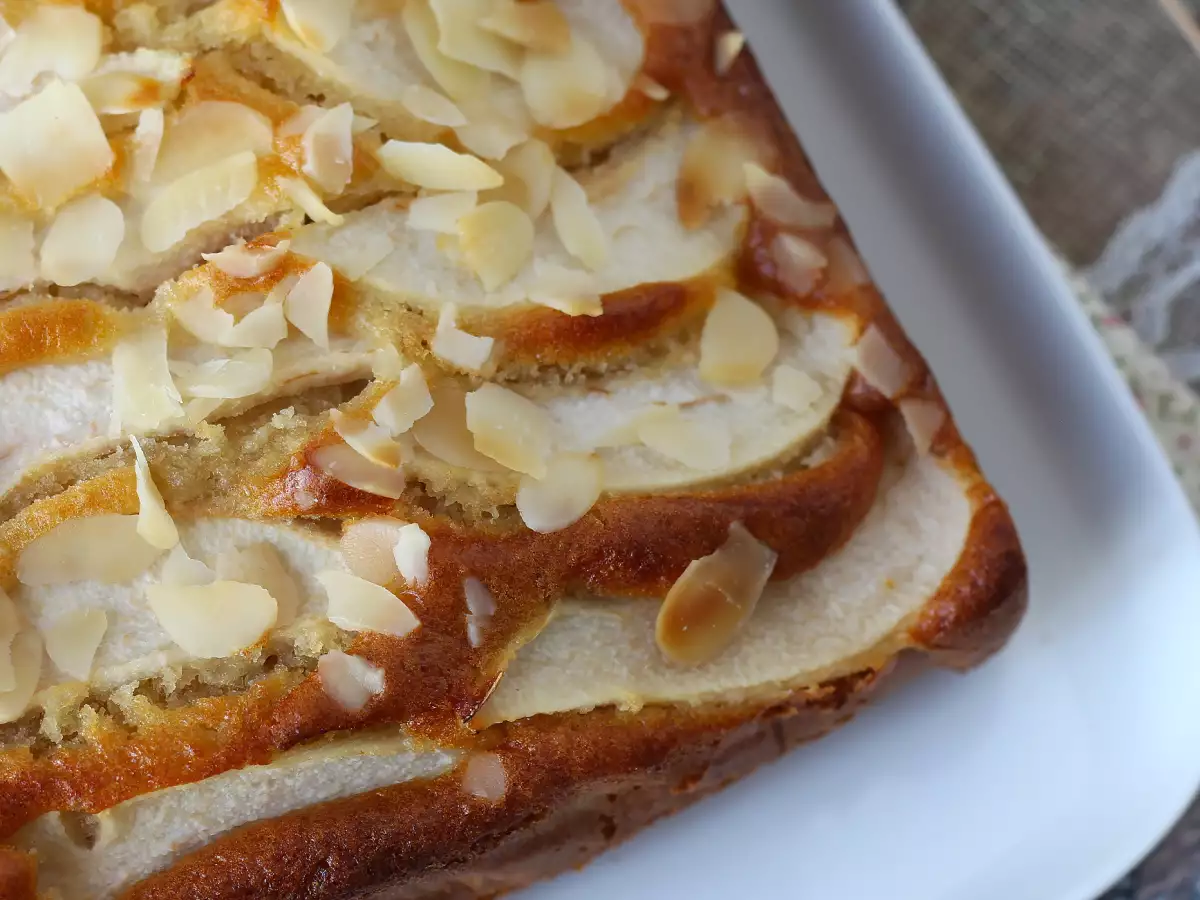 Torta alle pere facile e soffice con mandorle - foto 3