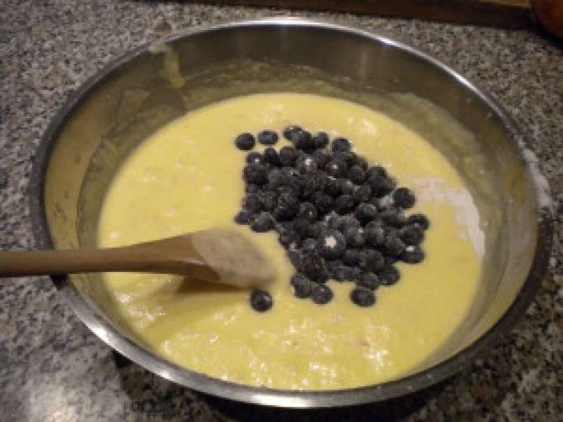 Torta allo yogurt con ribes neri- Blackcurrant cake, foto 4