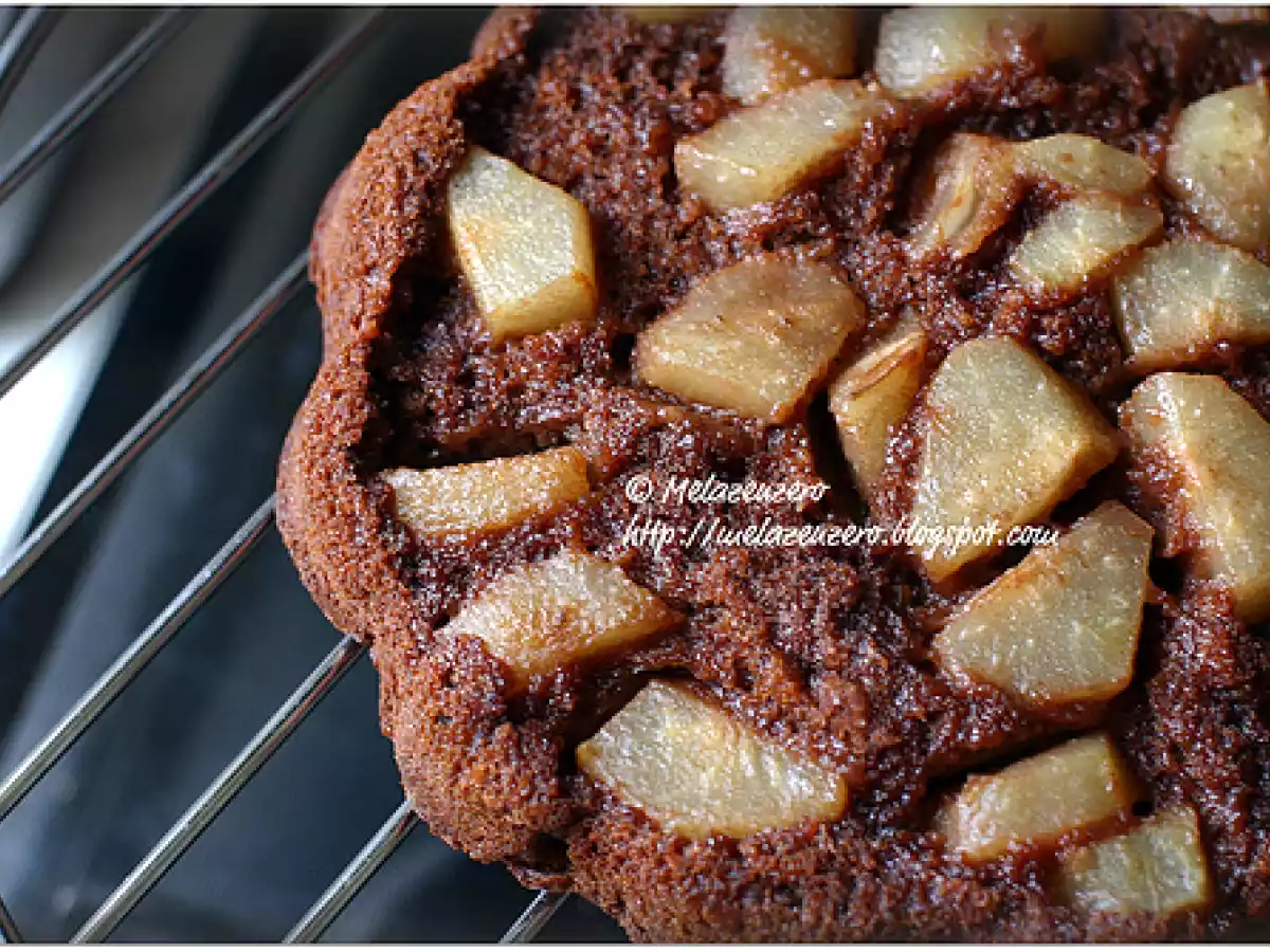 Torta cacao, amaretti e pere: dieci minuti e va in forno