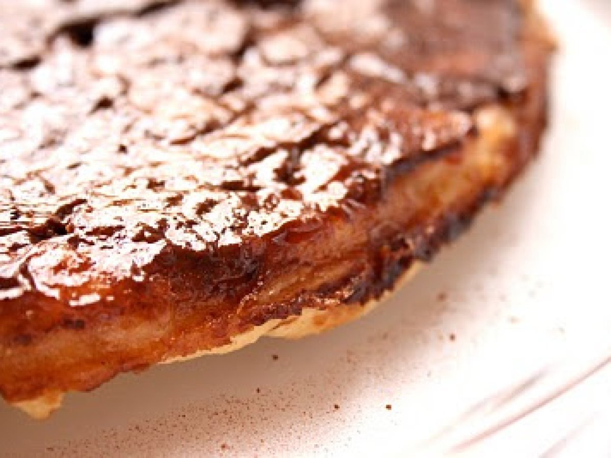 Torta capovolta alle banane con copertura di cioccolato